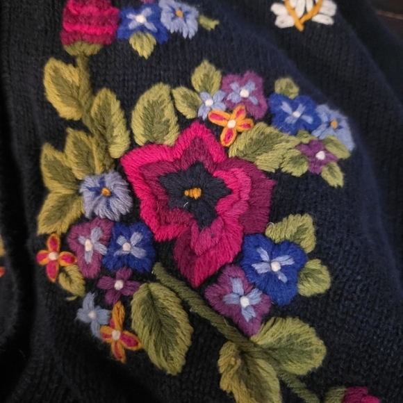Vintage Worthington Cardigan Sweater Women's Size Small Embroidered Floral Navy - Picture 3 of 6